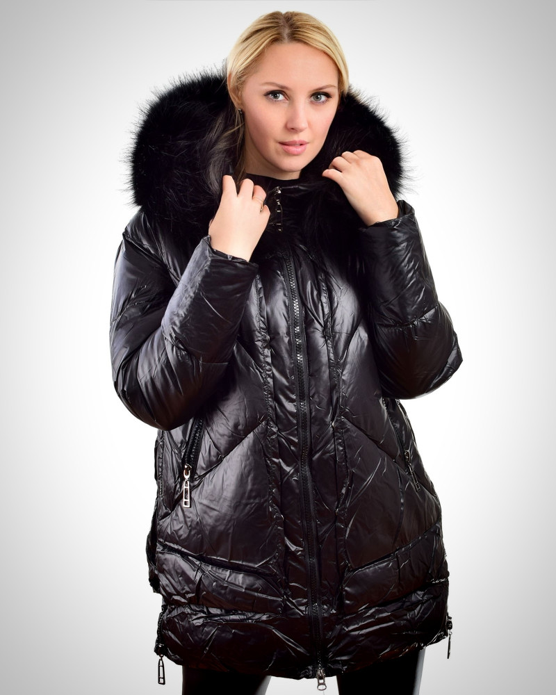 Schwarze Winterjacke mit Kapuze aus Finnraccoon